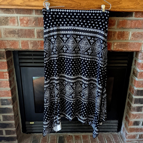 Maurice's brand black and white maxi skirt size large - Picture 2 of 2